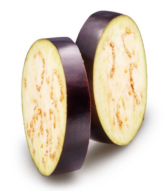 Patlıcan ya da patlıcan dilimleri beyaz arka planda izole edilmiş. Dosya kırpma yolu içeriyor.