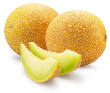 Beyaz arka planda izole edilmiş galya kavunları ve kavun dilimleri. Dosya kırpma yolu içeriyor.