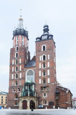 Saint Mary Bazilikası'nın ve Main Square Krakow. Polonya. 6 Mayıs 2015.