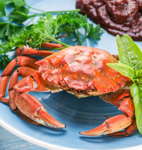 Limon ve otlar pişmiş Yengeç.