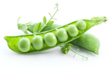 Beyaz bir arka plan üzerine açık bezelye.