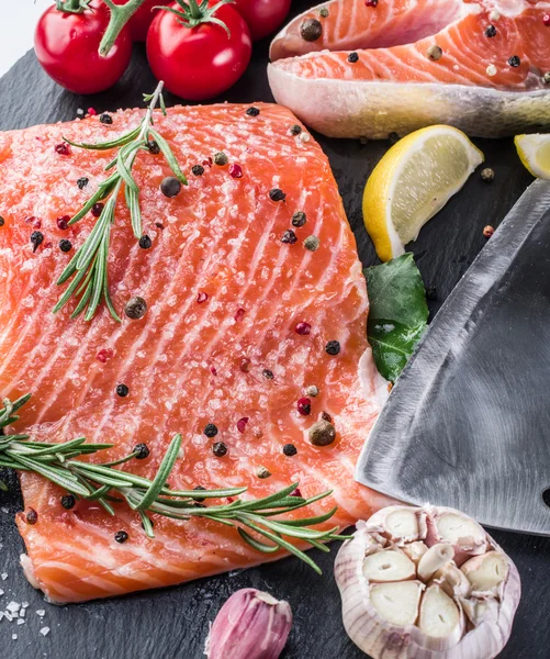Fresh salmon on the cutting board. — Stock Photo, Image