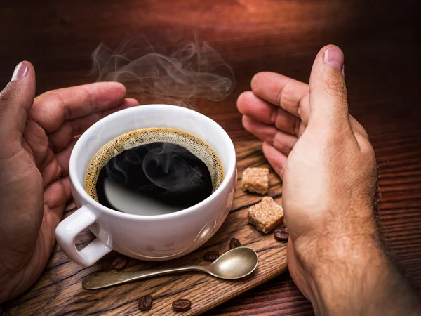 Csésze kávé és nádcukor. — Stock Fotó