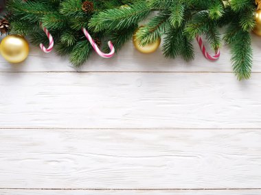 kürk ve baubles ile Noel dekorasyon