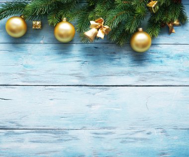 kürk ve baubles ile Noel dekorasyon