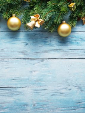 kürk ve baubles ile Noel dekorasyon