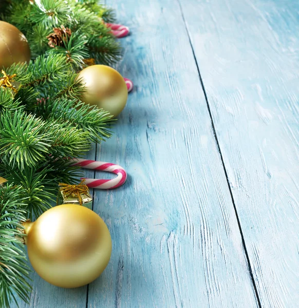 毛皮とつまらないもののクリスマスの装飾 — ストック写真