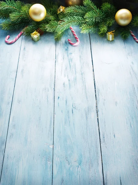 Рождественские украшения с мехом и безделушками — стоковое фото