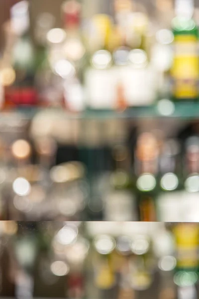 Glass bar counter with blurred shelves with bottle on the backgr — Stock Photo, Image