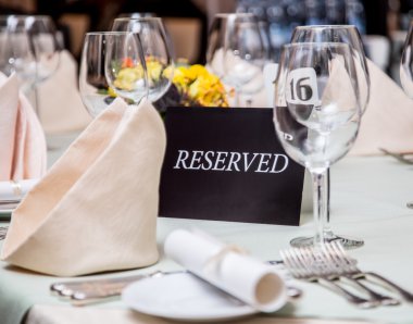 Mısır gevreği tahıl ve süt. Sabah kahvaltı.