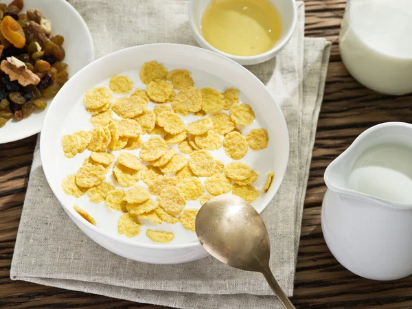 Cornflakes flingor och mjölk. — Stockfoto