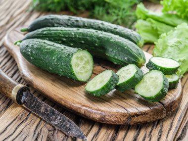 Salatalık ahşap tablo.