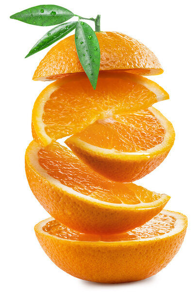 оранжевые ломтики на белом фоне.