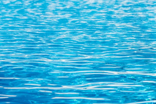 Ripples on the water in the swimming pool. — Stock Photo, Image