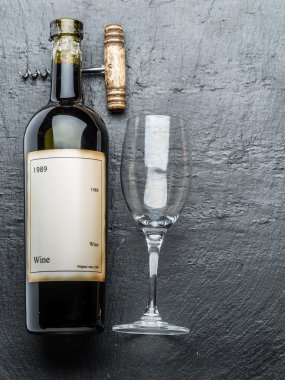 Şarap şişesi, Şarap kadehi ve tirbuşon grafit yönetim kurulu.