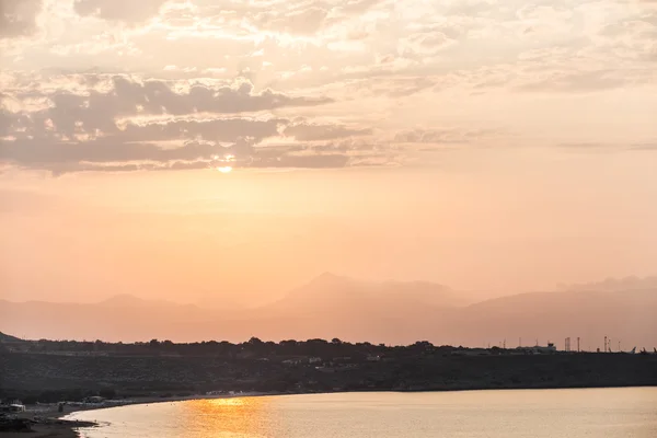 Západ slunce v letiště Heraklion. — Stock fotografie