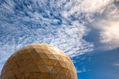 Portekiz 'deki Serra da Estrela kulesinin kopyalamak için alanı olan kubbesi.