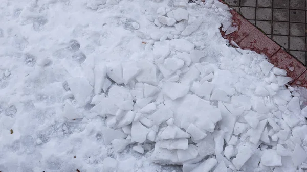 菲洛米娜风暴造成的冰块碎片 — 图库照片
