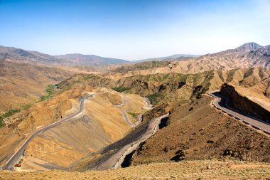 Atlas Dağları üzerinden Ouarzazate 'den Marakeş' e giden yol