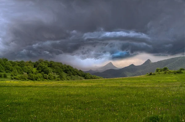 Verano tormenta paisaje — Foto de Stock