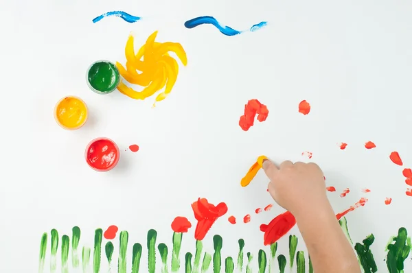 Child draws ink on paper — Stock Photo, Image