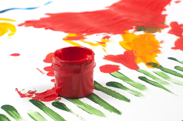Manchas multicolores de pintura en una hoja de papel — Foto de Stock