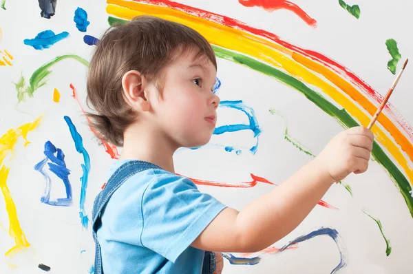Child draws ink on paper — Stock Photo, Image