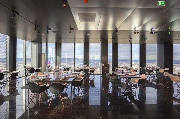 Interiören i Vienna moderna restaurangen i himlen — Stockfoto