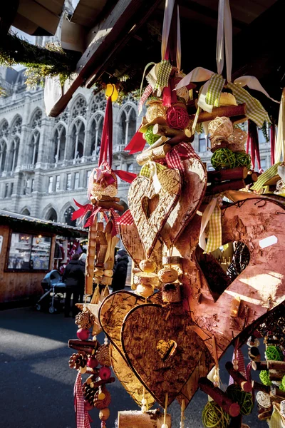 Decoración tradicional de invierno por el mercado de Navidad —  Fotos de Stock