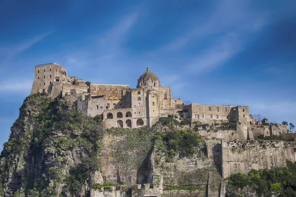 Serata vicino al Castello Aragonese, isola di Ischia, Italia — Foto Stock