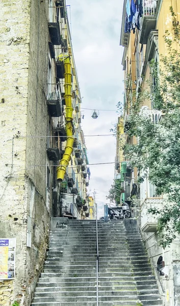 Старая улица Неаполя, Италия — стоковое фото