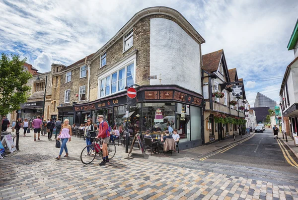 Tourists in the old town of Canterbury, UK, 13 july 2016 — Stock Photo, Image