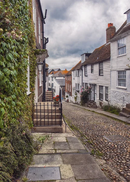 Vista a una pequeña calle en Rye, Reino Unido — Foto de Stock