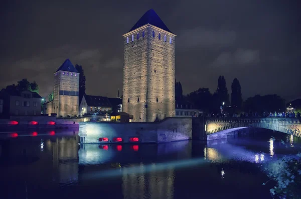 Noche Estrasburgo, puente medieval — Foto de Stock