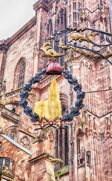 Pouliční dekorativní značení u katedrály, Francie, Štrasburk , — Stock fotografie
