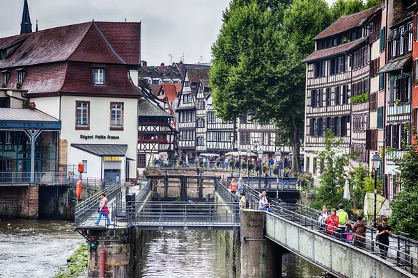 Petit france část starého Štrasburku, Francie, červenec 2014 — Stock fotografie