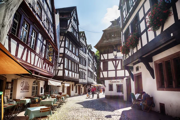 Rua de Petit-France - parte da cidade velha, Estrasburgo, França , — Fotografia de Stock