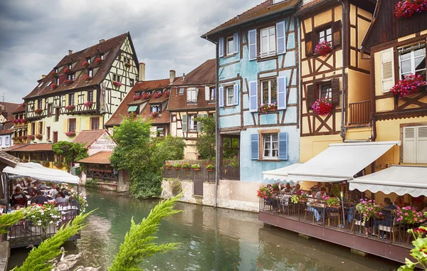 Vista no canal de água em Colmar, França, agosto 2014 — Fotografia de Stock