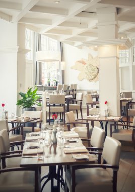 Hollandalı Restoran tablolarda