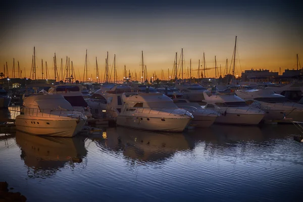 Iates noturnos marinhos, Algarve, Portugal — Fotografia de Stock