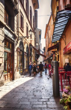 Bologna, İtalya, Piazza Maggiore, 11 Mart 2 yakınındaki küçük sokak