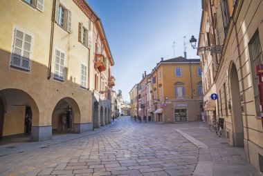 gün Parma, İtalya'da sokak,