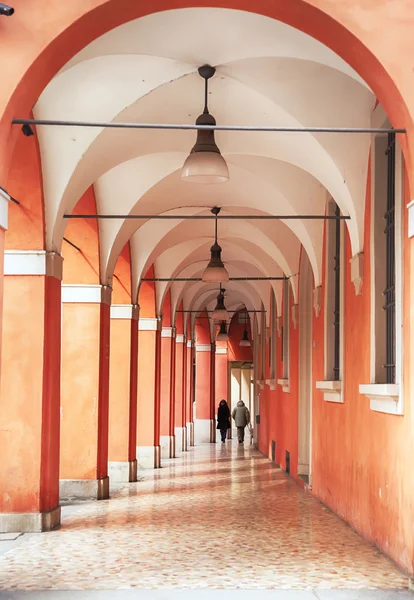 Portico e portici a Bologna, Italia — Foto Stock