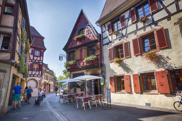 Ráno v Colmar, staré středověké město v regionu Alsasko ve Francii — Stock fotografie