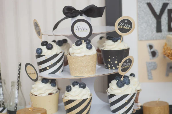 Elegante barra de caramelo para cumpleaños de niños —  Fotos de Stock