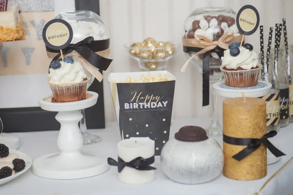 Elegant candy bar för barns födelsedag — Stockfoto
