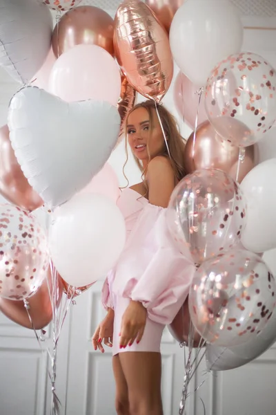 Mujer Sosteniendo Pastel Fiesta — Foto de Stock