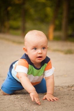 güzel bebek çocuk, açık havada ateş