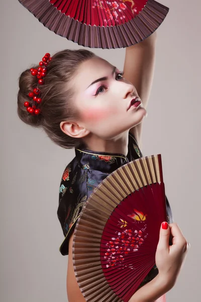 Fashion geisha dance in studio — Stock Photo, Image