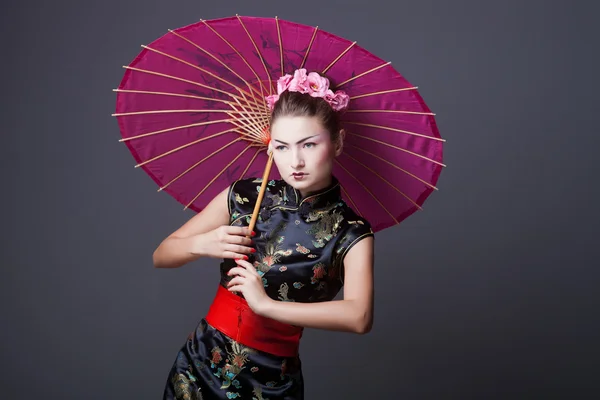 Mode Geisha Tanz im Studio — Stockfoto